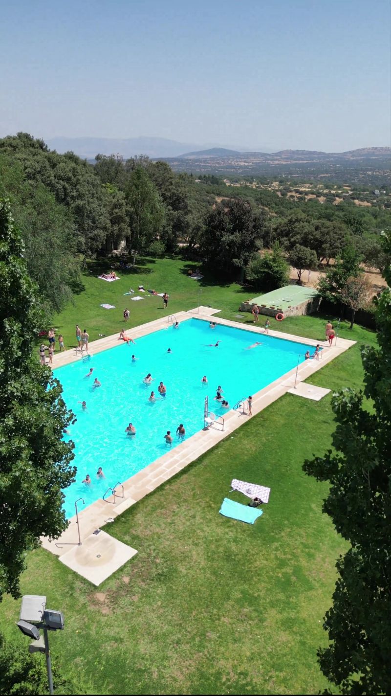 Piscina y animación