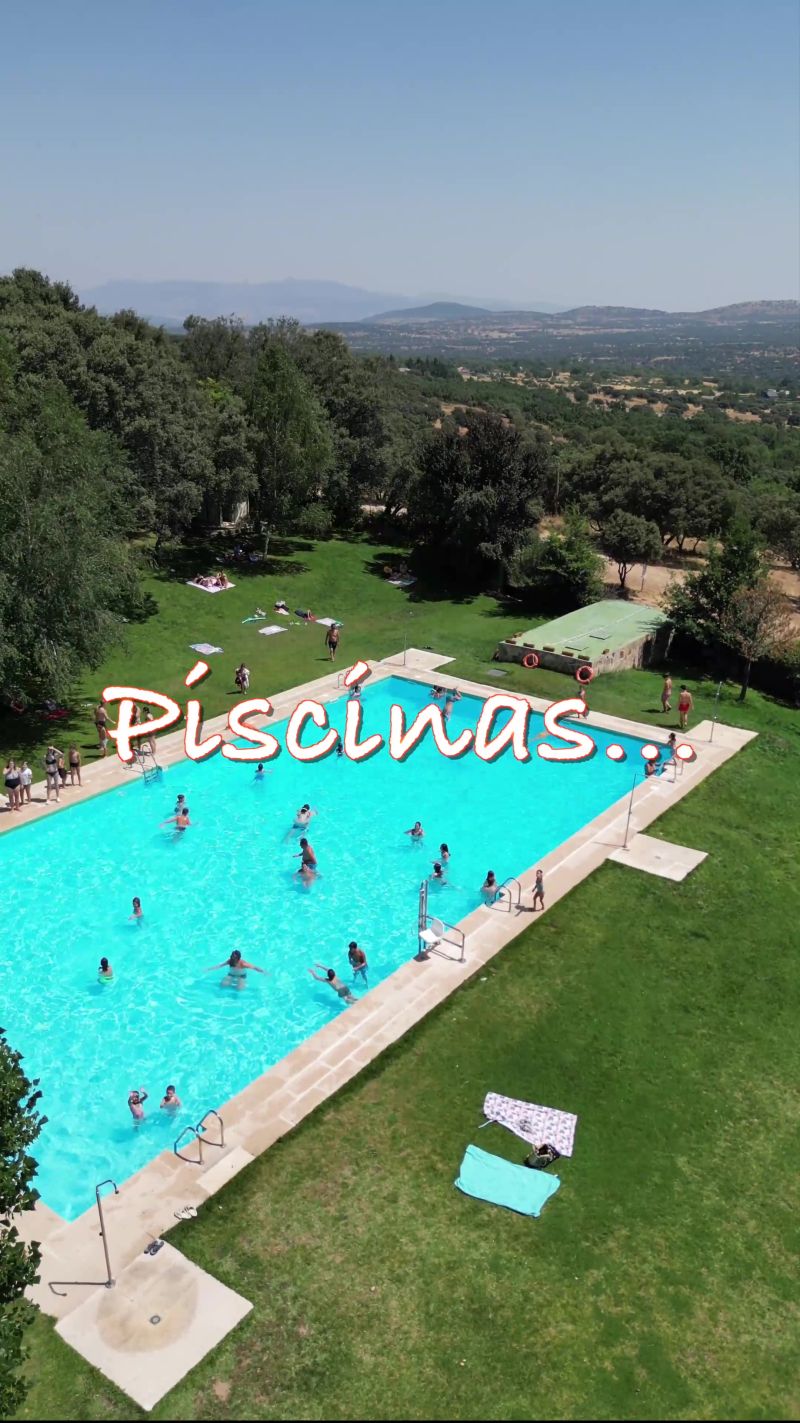 Piscina y animación